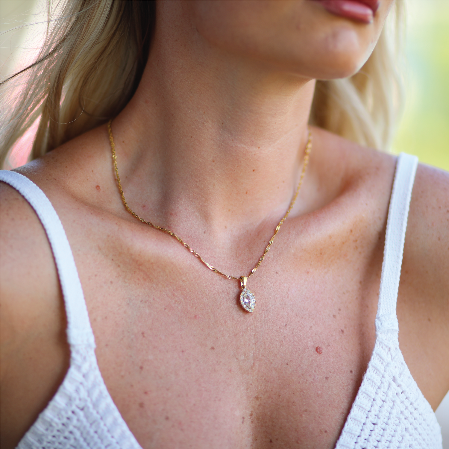 Golden-glow-necklace-2
