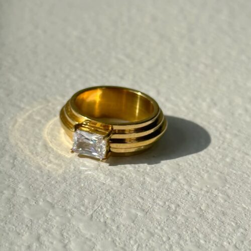 Gold plated zircon ring with modern triple design
