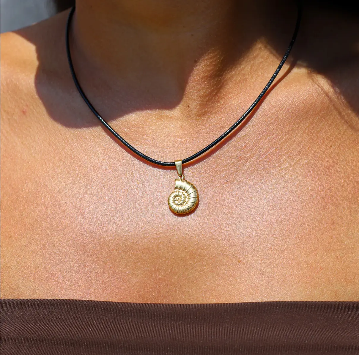 Beach-inspired seashell necklace for women – lightweight and elegant